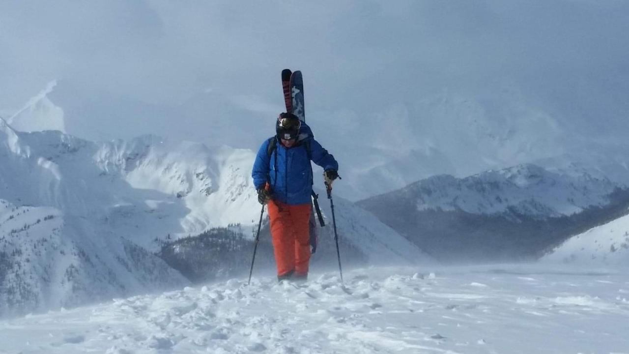 גולדן Vagabond Lodge At Kicking Horse מראה חיצוני תמונה