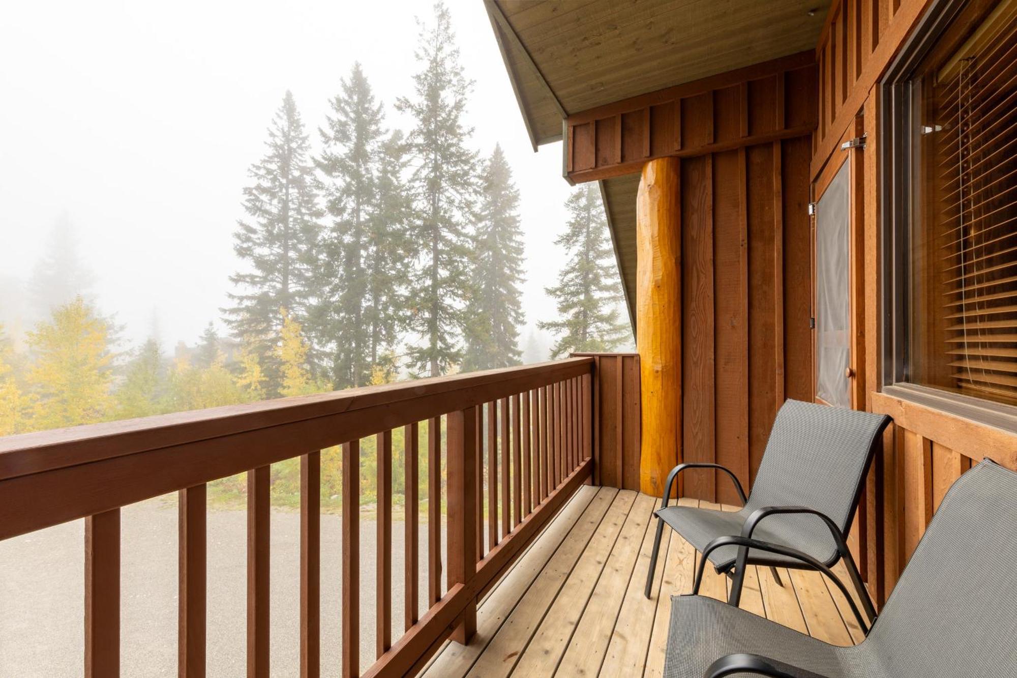 גולדן Vagabond Lodge At Kicking Horse מראה חיצוני תמונה