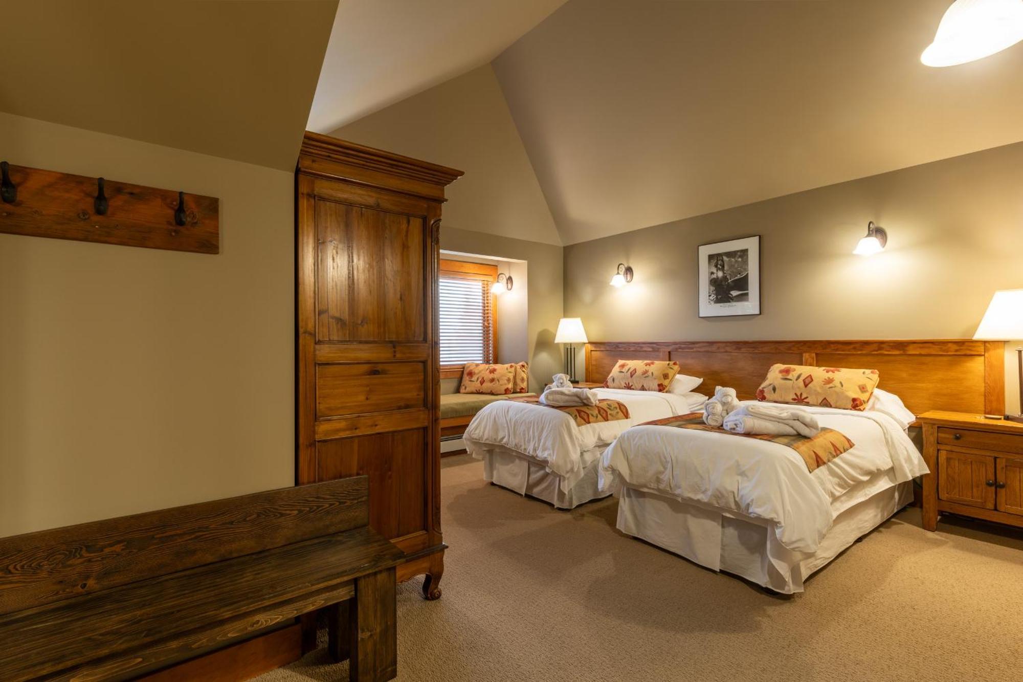 גולדן Vagabond Lodge At Kicking Horse מראה חיצוני תמונה