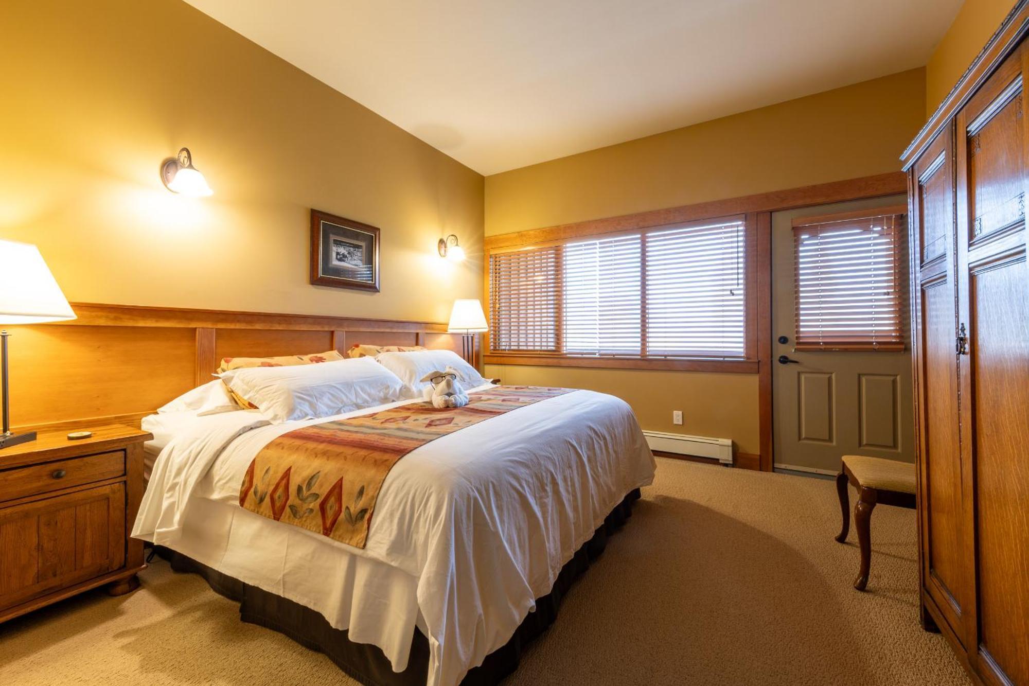 גולדן Vagabond Lodge At Kicking Horse מראה חיצוני תמונה