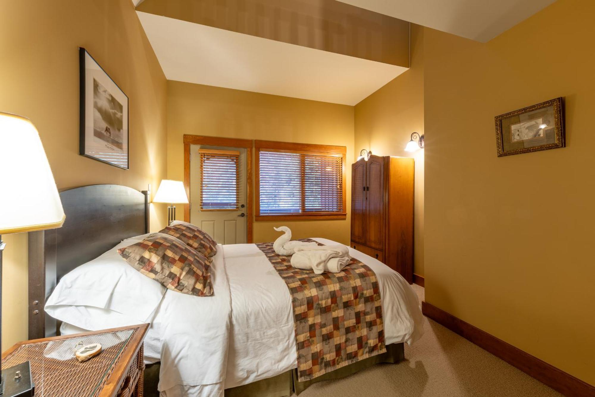 גולדן Vagabond Lodge At Kicking Horse מראה חיצוני תמונה