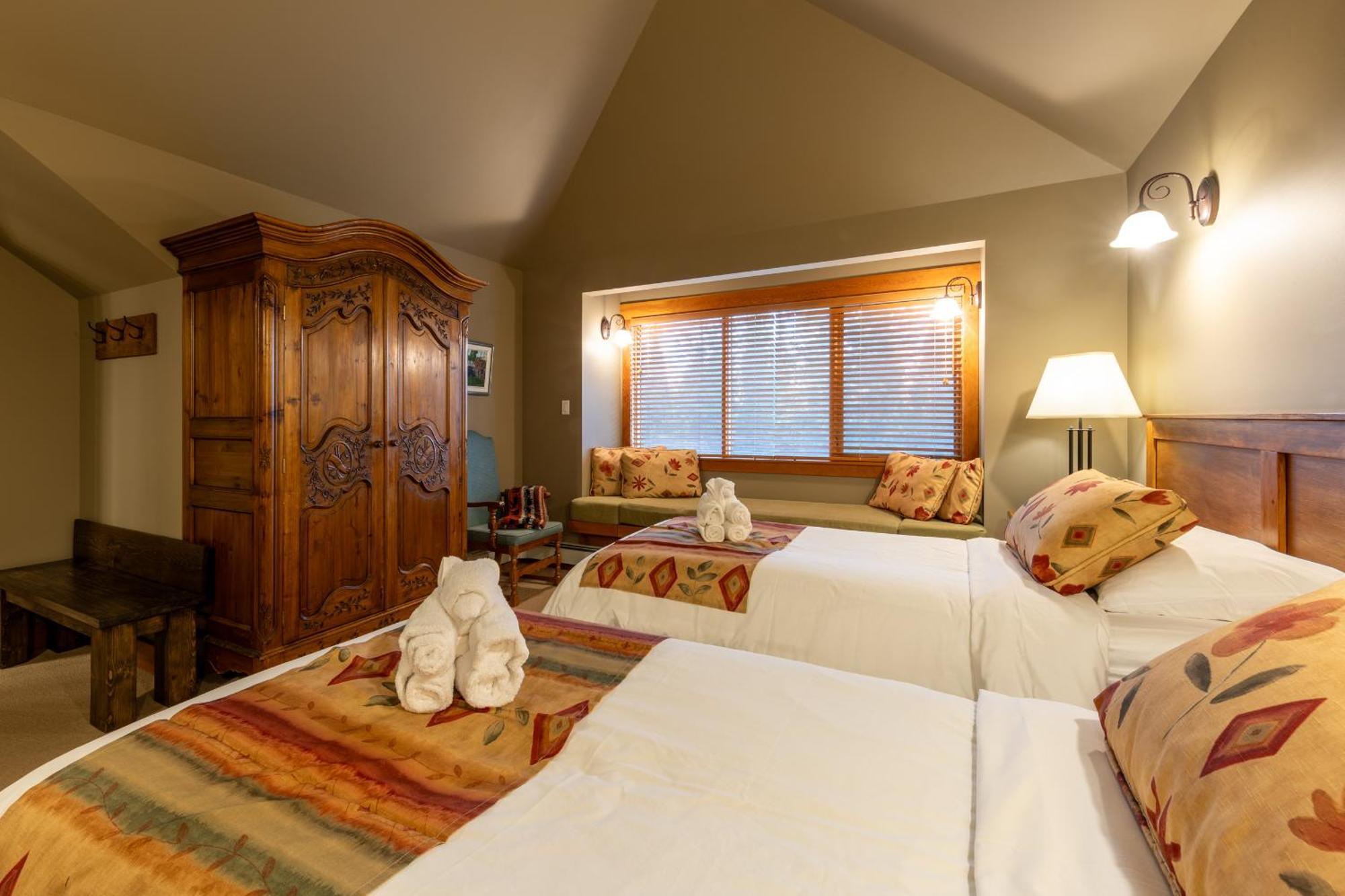 גולדן Vagabond Lodge At Kicking Horse מראה חיצוני תמונה