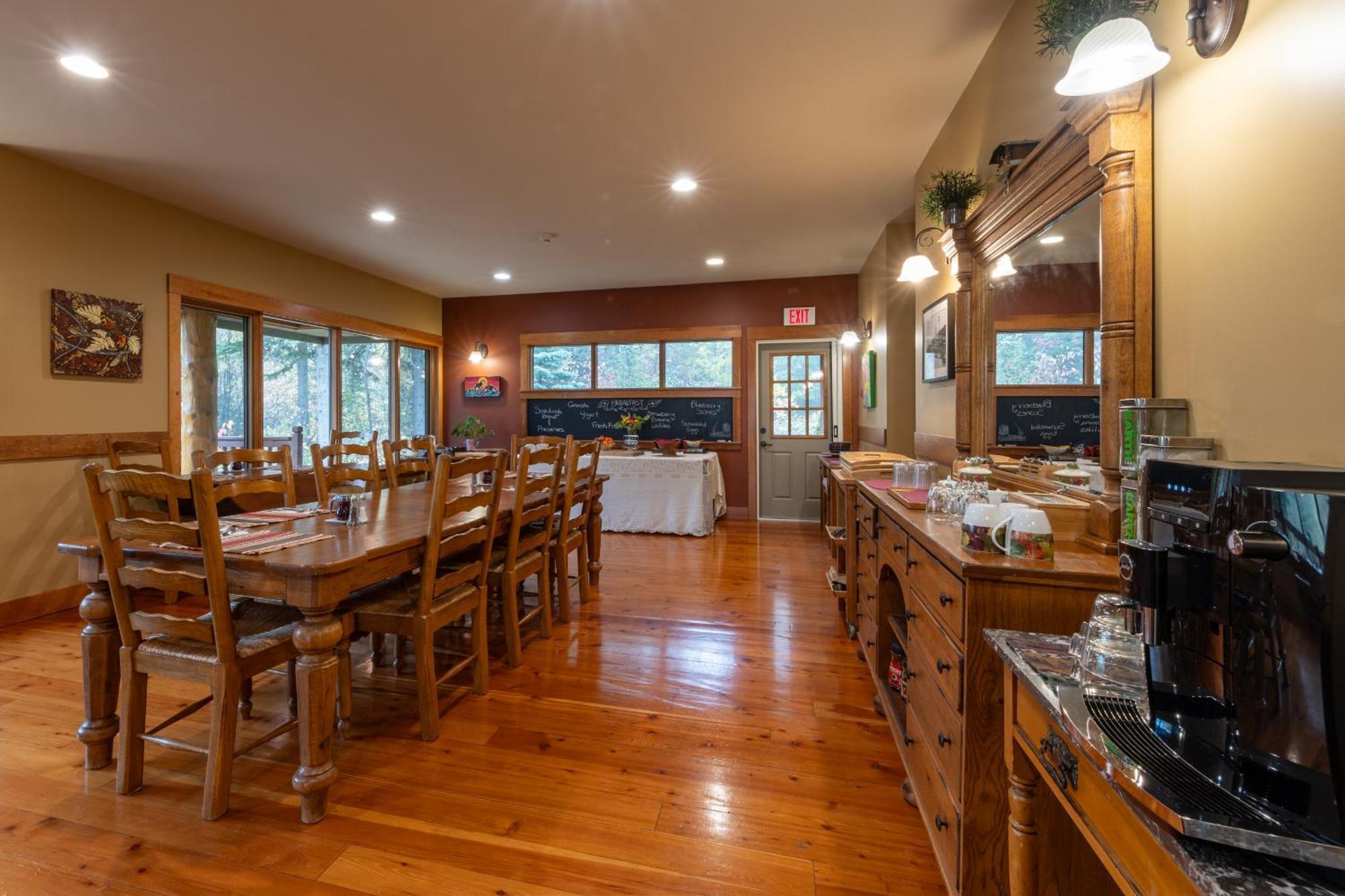 גולדן Vagabond Lodge At Kicking Horse מראה חיצוני תמונה