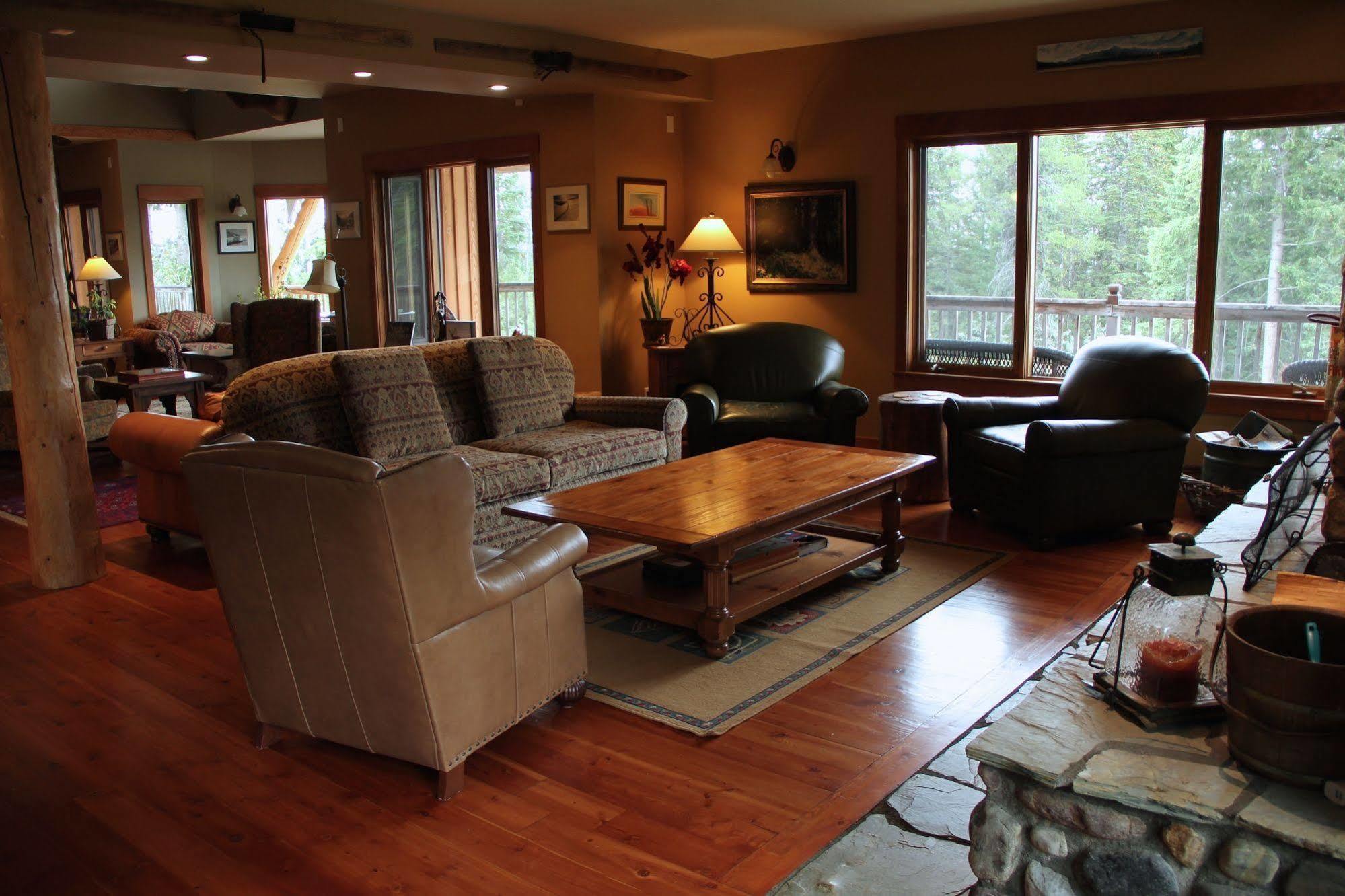 גולדן Vagabond Lodge At Kicking Horse מראה חיצוני תמונה