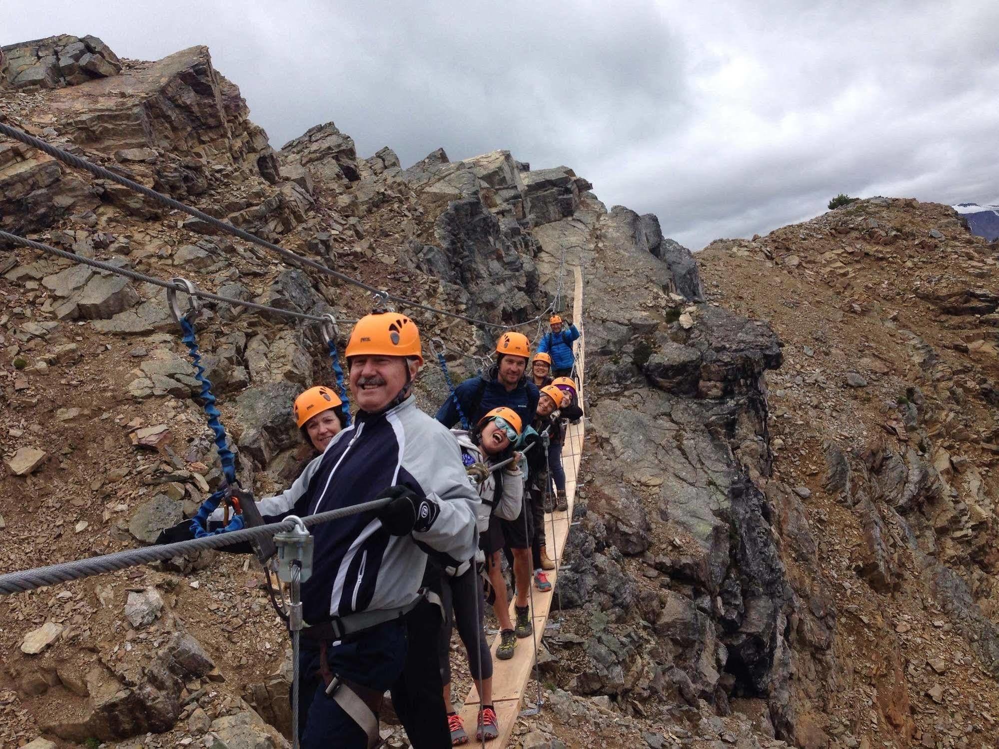 גולדן Vagabond Lodge At Kicking Horse מראה חיצוני תמונה