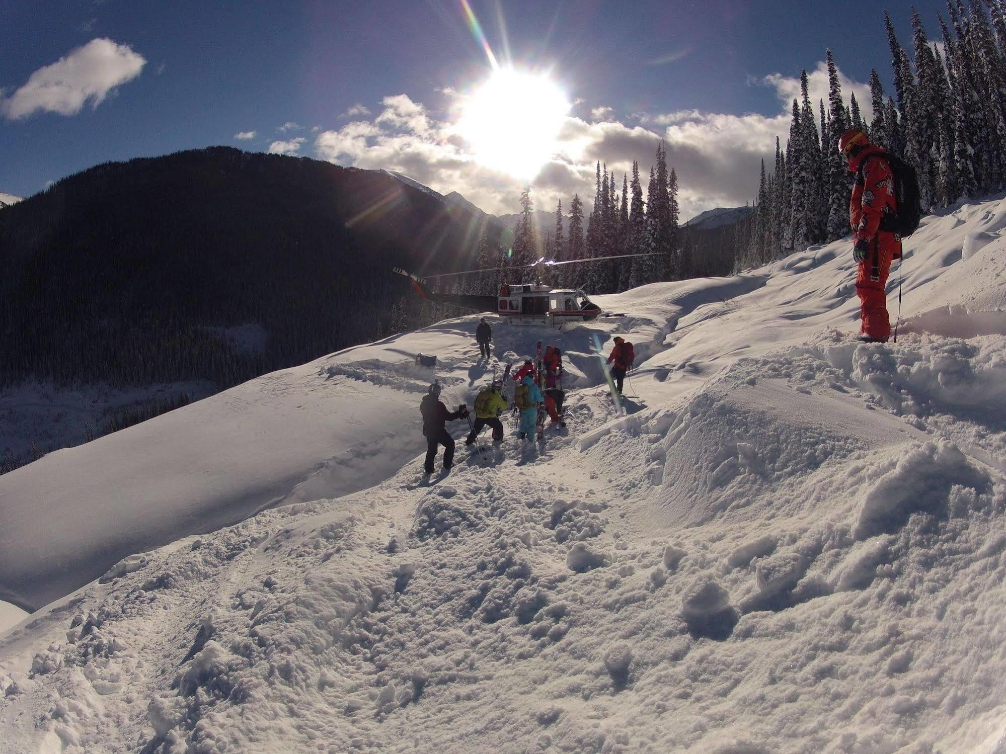 גולדן Vagabond Lodge At Kicking Horse מראה חיצוני תמונה