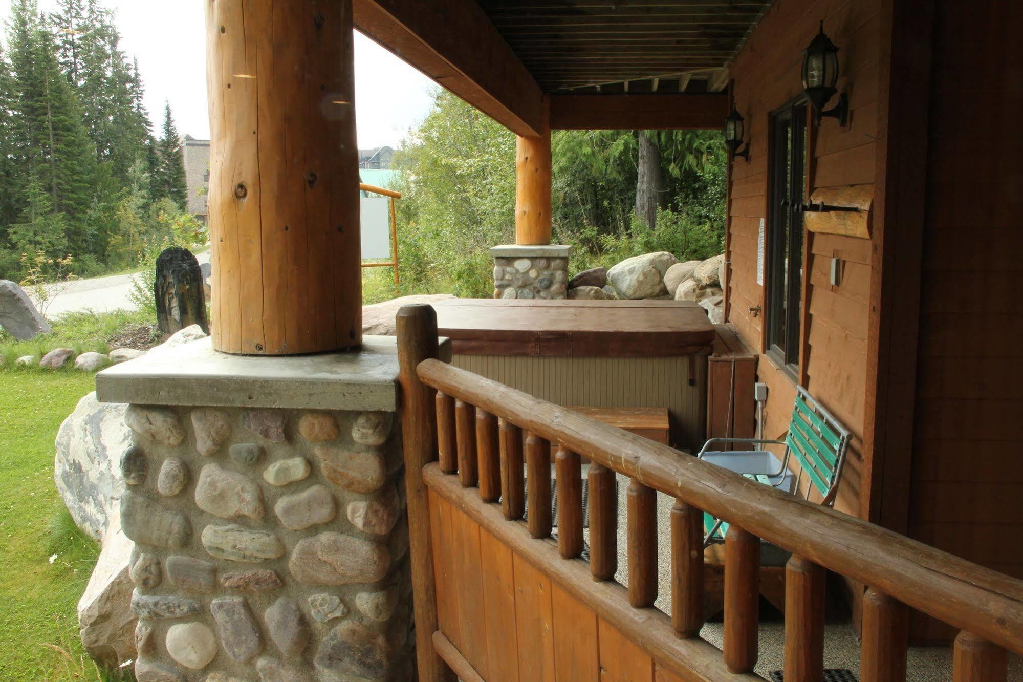 גולדן Vagabond Lodge At Kicking Horse מראה חיצוני תמונה