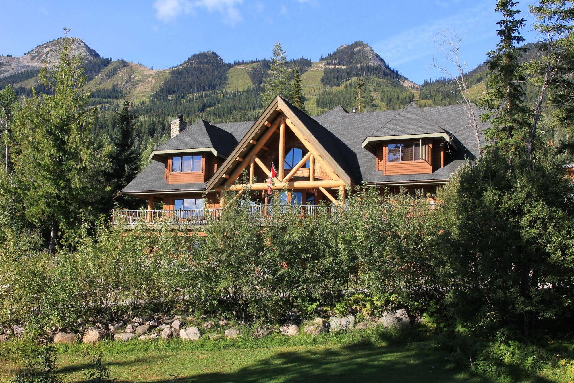 גולדן Vagabond Lodge At Kicking Horse מראה חיצוני תמונה